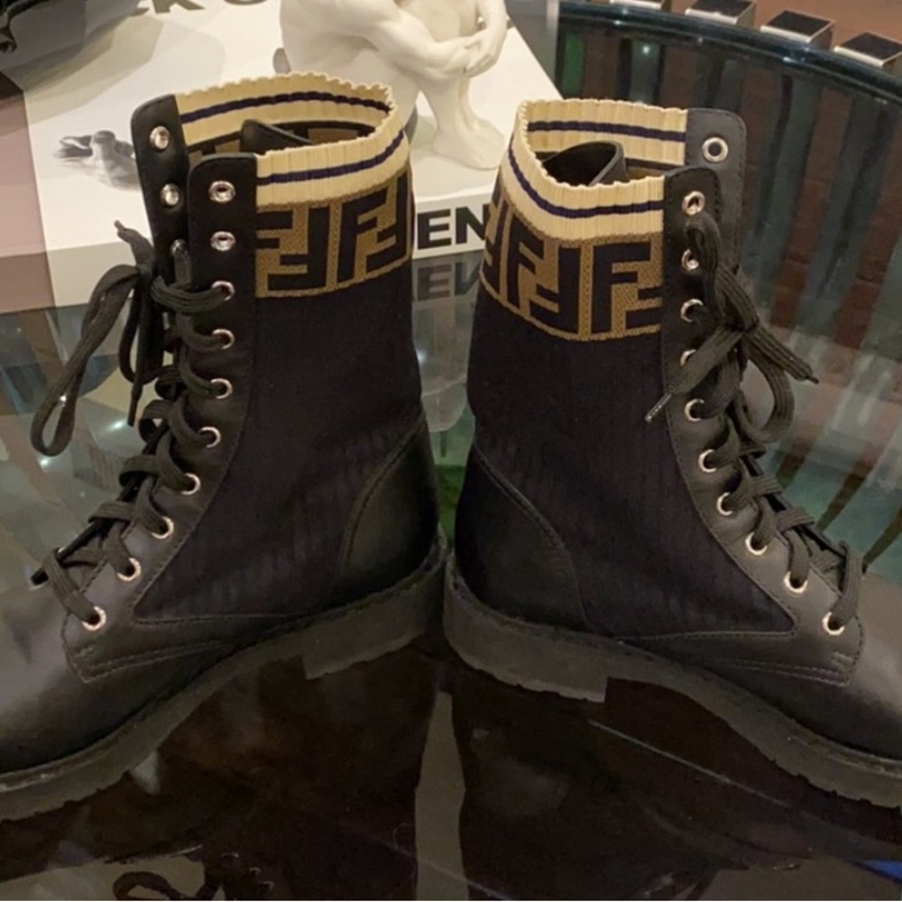 Fendi Rockoko boots size39.    100%Authentic…. - Picture 2 of 5
